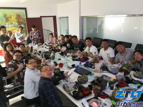 中天路通的小伙伴亲手把春天带回家