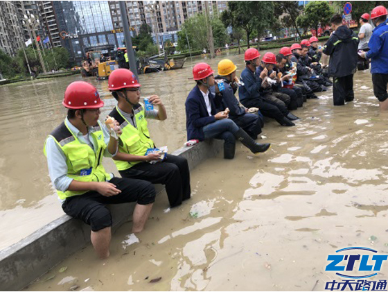 中天路通风雨无阻的逆行者地铁监测