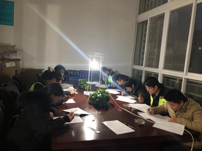 成都项目部考试中：挑灯夜战